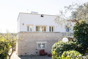 a white house with a brick wall at B&B Samarelle - Exclusive Villa with Garden and Panoramic Terrace - Molfetta in Molfetta