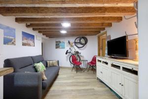 Telewizja i/lub zestaw kina domowego w obiekcie Cathedral Two Bedrooms Apartment
