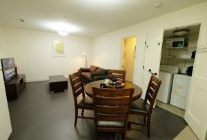 Gallery image of Beautiful 1 Bedroom Garden Suite in Metrotown in Burnaby