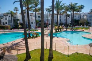 Bazén v ubytování Aparment Terraza de Agustina- Swimming pool next to the beach nebo v jeho okolí
