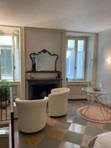 A seating area at Accademia Dream