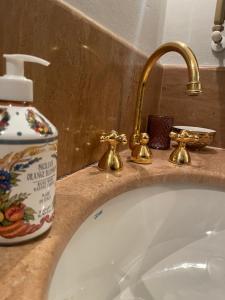 A bathroom at Accademia Dream