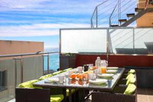 Uma varanda ou terraço em Homeincalpe Borumbot