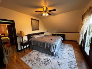 Ein Bett oder Betten in einem Zimmer der Unterkunft Columbia River view two bedroom
