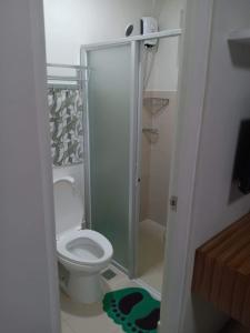 A bathroom at 2 BR Loop Tower 1524
