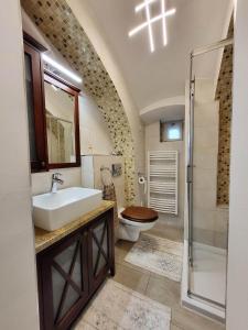 Φωτογραφία από το άλμπουμ του Downtown Romantic στο Σεκεσφεχερβάρ