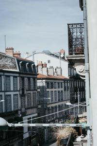 Výhľad na mesto Clermont-Ferrand alebo výhľad na mesto priamo z apartmánu