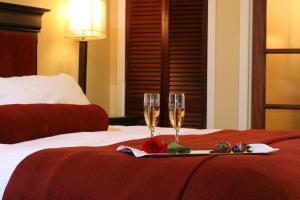 a hotel room with two glasses of champagne on a bed at Hockley Valley Resort in Orangeville
