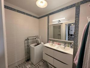 Koupelna v ubytování Appartement Royan, 3 pièces, 6 personnes - FR-1-550-49