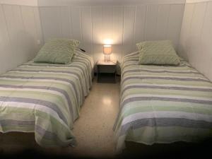 Posteľ alebo postele v izbe v ubytovaní Appartement ⭐⭐ à Balaruc-les-Bains avec climatisation et jardin, animaux admis - FR-1-503-156
