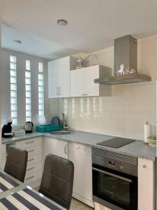 Kuchyň nebo kuchyňský kout v ubytování Apartamento Playa Albir
