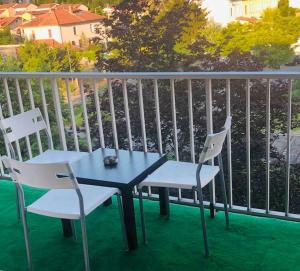Balkón alebo terasa v ubytovaní Bel Appartement spacieux T4 avec 2 Parkings privée Gratuit