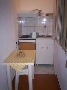 Kjøkken eller kjøkkenkrok på Meltemi Rooms and Apartments