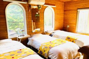 Postel nebo postele na pokoji v ubytování 民泊JOYFUL天然温泉付きログハウス