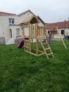 Detský kútik v ubytovaní Jolie maison à 200 m des plages du débarquement