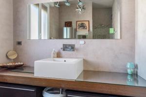 Ένα μπάνιο στο 051 Living +19 φωτογραφίες