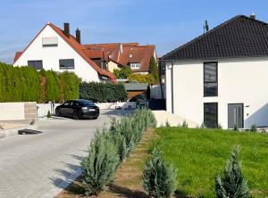 a car parked in the driveway of a house at City Apartments in Herzogenaurach
