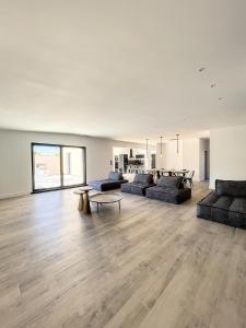 Posedenie v ubytovaní Villa 400m2 piscine intérieure très calme