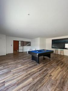Biliardový stôl v ubytovaní Villa 400m2 piscine intérieure très calme