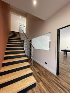 Fotografia z galérie ubytovania Villa 400m2 piscine intérieure très calme v destinácii Agde