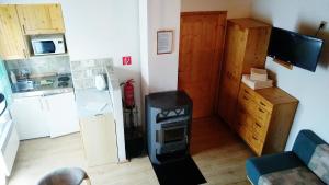 A kitchen or kitchenette at Chata 412 Tatralandia