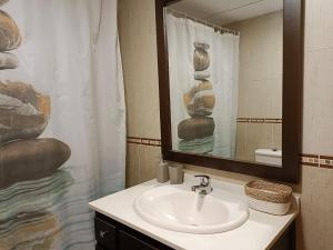 A bathroom at Apartamento entero Rosa Adra