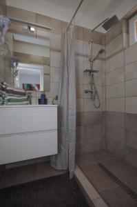A bathroom at Paradiso Apartmanház