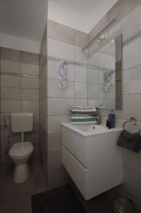 A bathroom at Paradiso Apartmanház