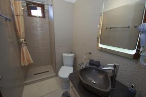 A bathroom at Paradiso Apartmanház