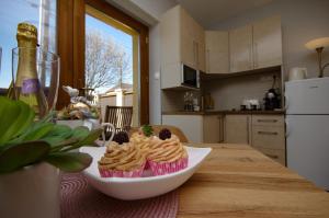 A kitchen or kitchenette at Paradiso Apartmanház