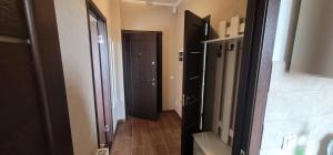 a hallway with two black doors and a hallway with a hallway at Уютная квартира в новом доме Comfortable apartment in new development in Chişinău