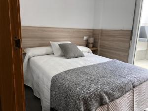 Postel nebo postele na pokoji v ubytování Apartamentos Corcubión