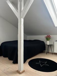 Postel nebo postele na pokoji v ubytování Lejlighed med højt til loftet, Aarhus C
