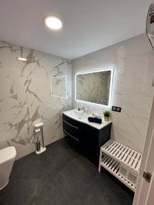 Kúpeľňa v ubytovaní Moderno piso con vistas en Puerto de Sagunto VT-52189-V