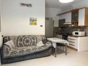 a living room with a couch and a table at Appartamento in centro in Genoa