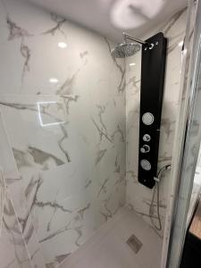 Kúpeľňa v ubytovaní Moderno piso con vistas en Puerto de Sagunto VT-52189-V