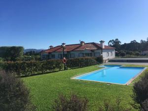 a house with a large swimming pool in a yard at Quinta dos Brazilaves - Ponte de Lima in Ponte de Lima