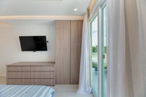 Sjónvarps- og/eða afþreyingartæki á Ocean One Roatan