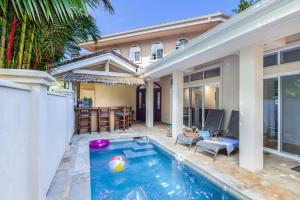 a swimming pool in the backyard of a house at Ohana Kamalani in Princeville