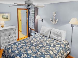 Katil atau katil-katil dalam bilik di 11 Cranwood Road Harwich Cape Cod- -Aoibhneas