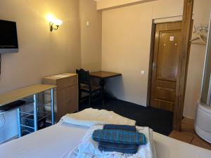 a room with a bed and a desk and a sink at Easy Stay Apartments in Rīga