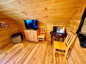 a room with a table and a television in a cabin at Gniazdko Pod Lipą in Andrychów