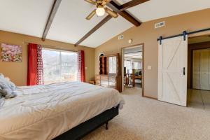 een slaapkamer met een bed en een groot raam bij Mountain-View Maggie Valley House with Spacious Deck in Maggie Valley