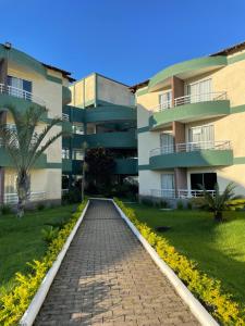 a brick road in front of a building at Flat E311 - Aldeia das águas in Barra do Piraí