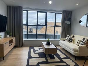 Una televisión o centro de entretenimiento en Trendy Apartment in Cardiff Pontcanna Free Parking