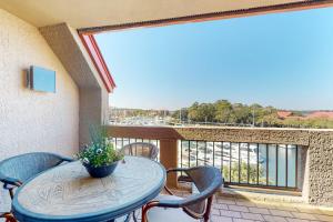 a table and chairs on a balcony with a view of the ocean at Harbourside 7126 in Hilton Head Island