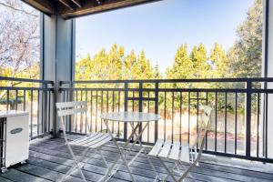 Een balkon of terras bij Sunnyvale 1BR w Gym WD Lounge nr Google SFO-840