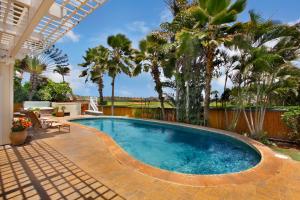 Bazén v ubytování Plantation Cottage at Poipu nebo v jeho okolí