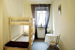 Hostel Coco tesisinde bir ranza yatağı veya ranza yatakları