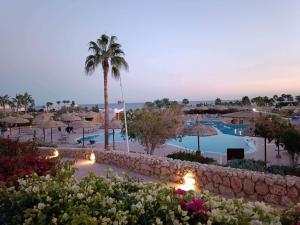 The swimming pool at or close to Bellissimo appartamento vista mare sulla piscina